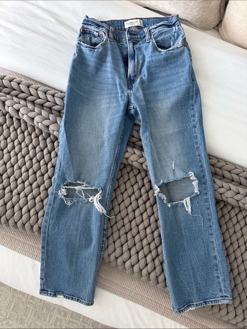 Abercrombie & Fitch Ultra High Rise Ankle Straight Jean